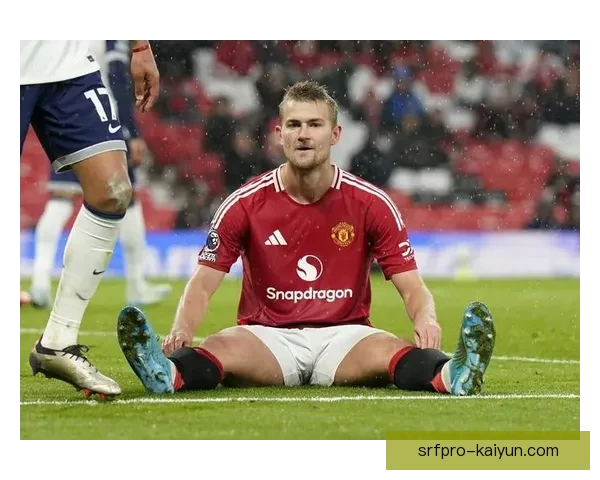 德里赫特职业轨迹：从阿贾克斯新星到豪门中卫的稳步成长成长